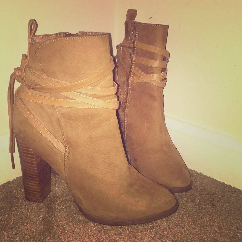 Steve Madden Cognac Leather Zip Up Ankle Booties